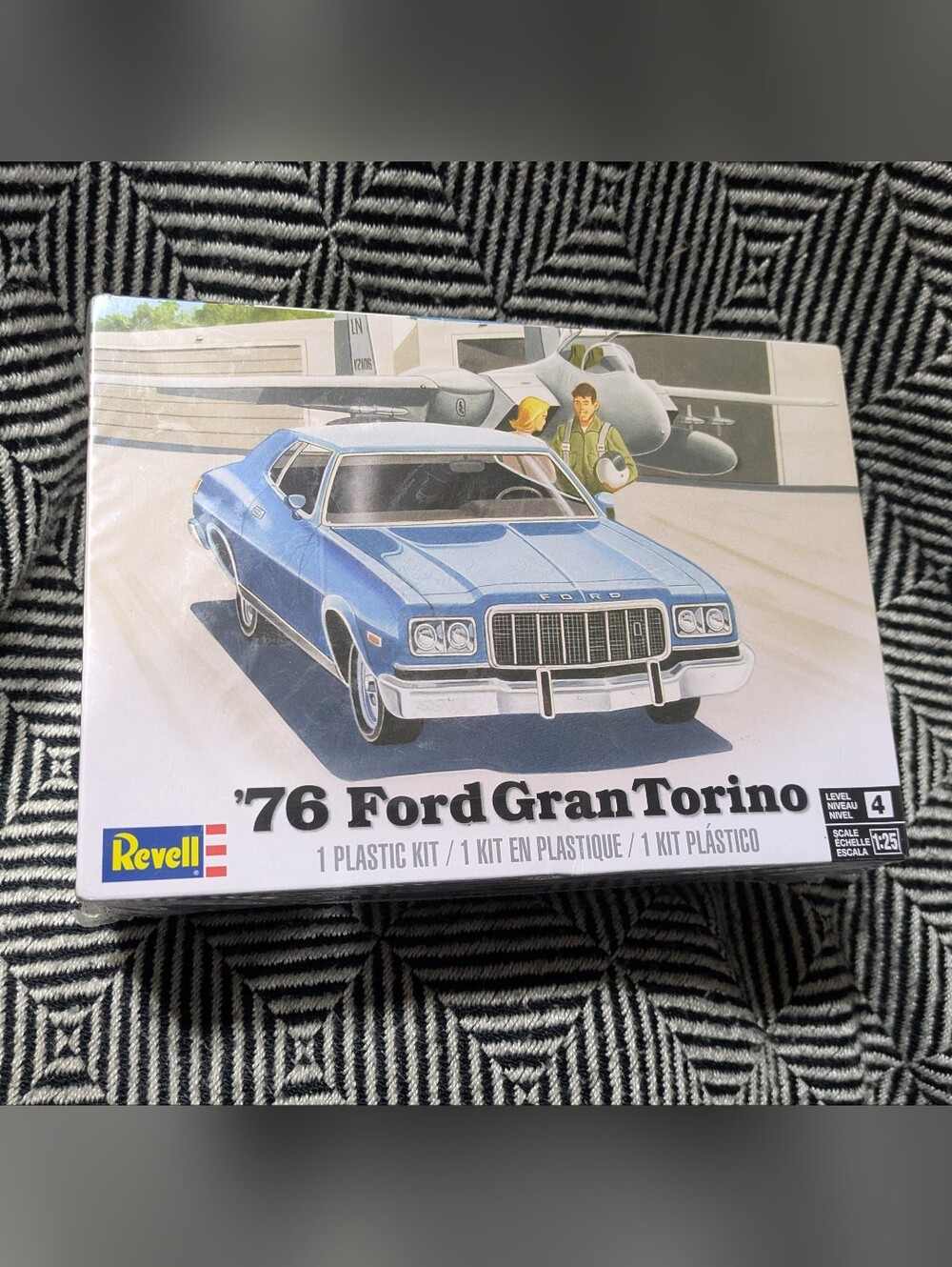 NIB Revell '76 Ford GRAN TORINO Plastic Model Kit #85-4412 Level 4👉 1/25 Scale